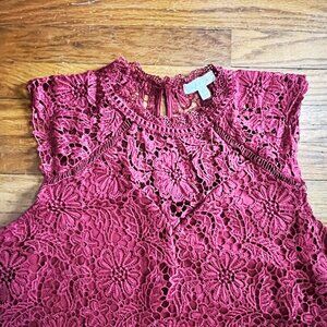 Adiva Maroon Sleeveless Lace Top